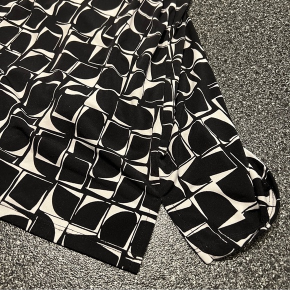 5/$20 Women's Vince Camuto Black and White Sleeveless Blouse Size Small - Picture 7 of 7